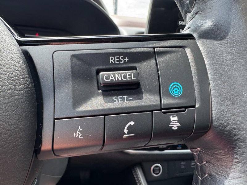 Nissan Rogue Vehicle Full-screen Gallery Image 19