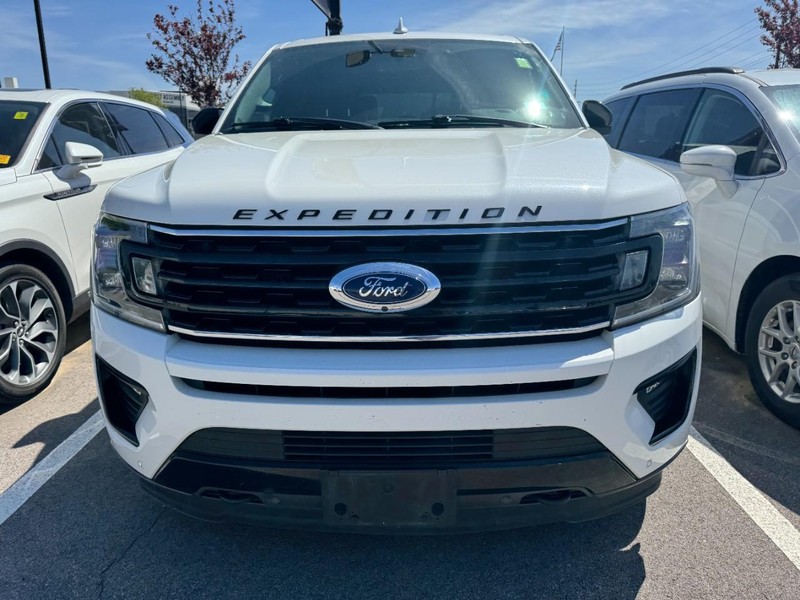 Ford Expedition Vehicle Full-screen Gallery Image 02