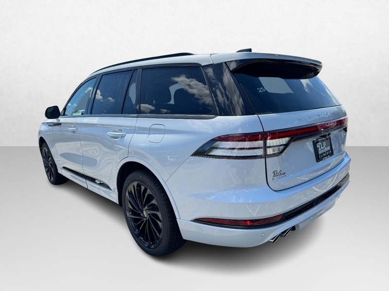 Lincoln Aviator Vehicle Full-screen Gallery Image 07