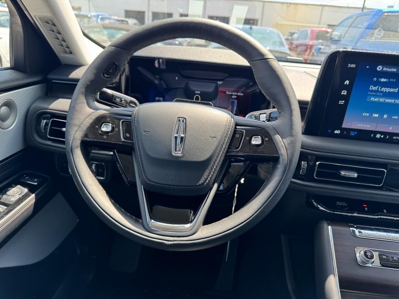 Lincoln Aviator Vehicle Full-screen Gallery Image 10