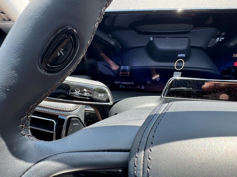 Lincoln Aviator Vehicle Full-screen Gallery Image 20