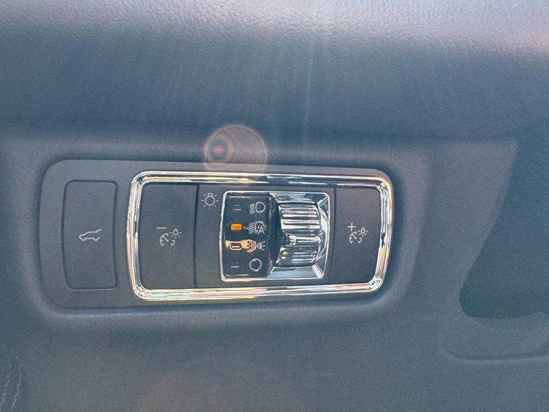 Lincoln Aviator Vehicle Full-screen Gallery Image 22