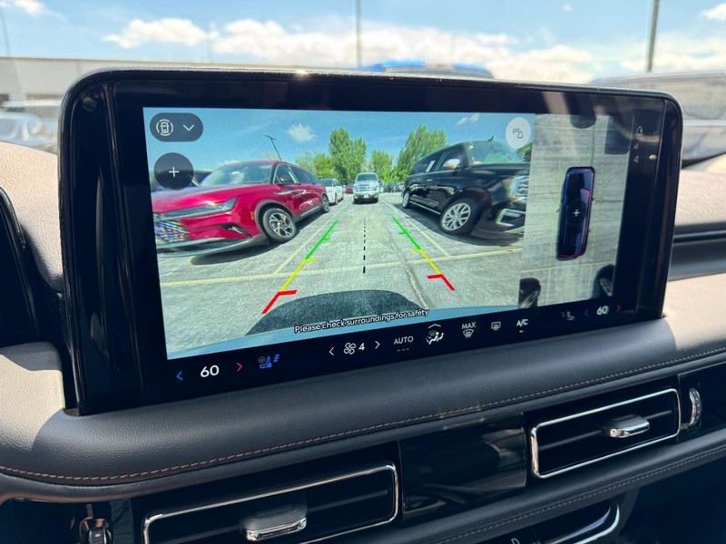 Lincoln Aviator Vehicle Full-screen Gallery Image 24
