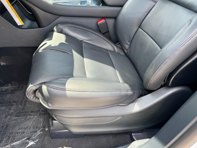 Lincoln Aviator Vehicle Full-screen Gallery Image 26