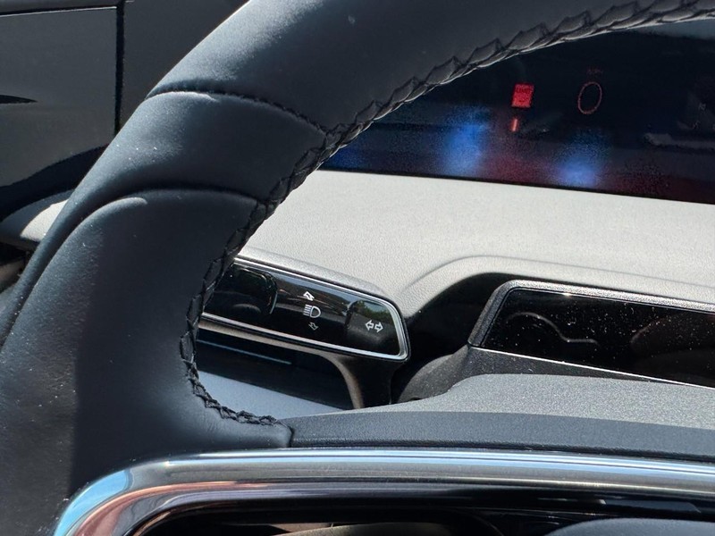Lincoln Nautilus Vehicle Full-screen Gallery Image 20