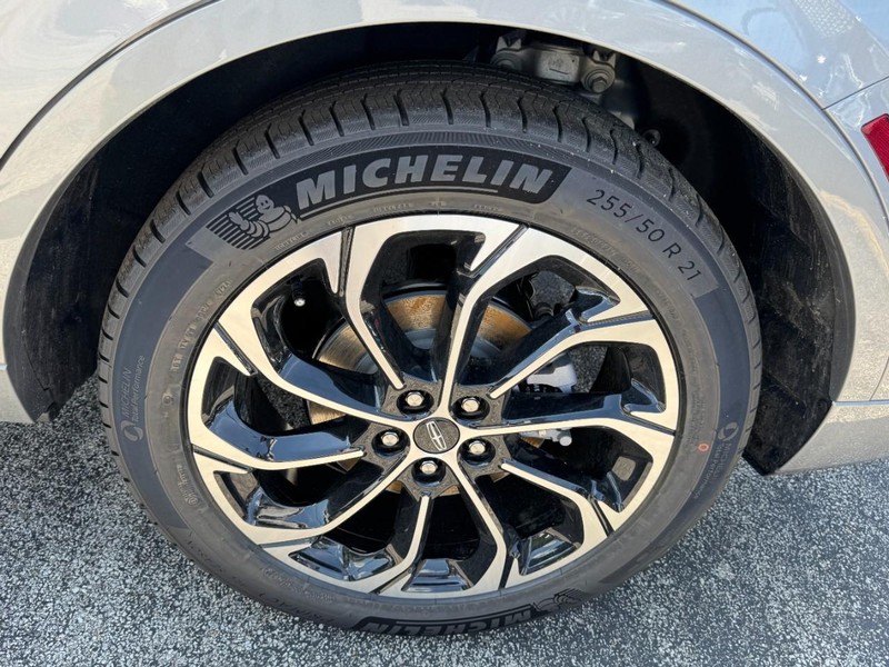 Lincoln Nautilus Vehicle Full-screen Gallery Image 27