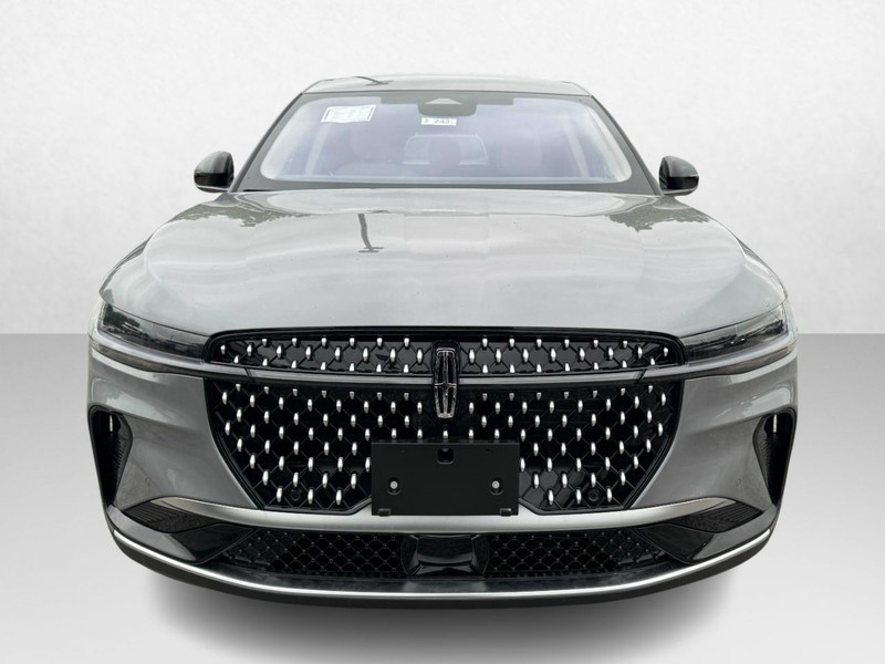 Lincoln Nautilus Vehicle Full-screen Gallery Image 02