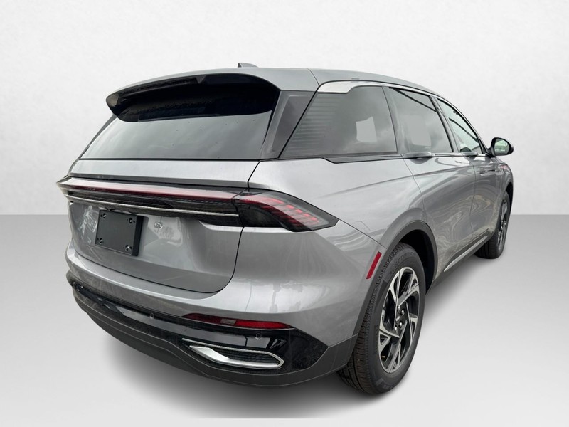 Lincoln Nautilus Vehicle Full-screen Gallery Image 05