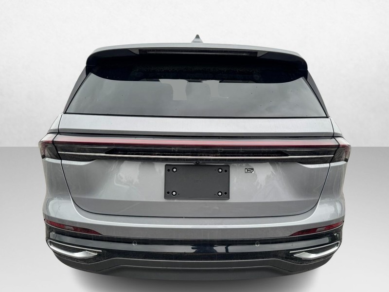 Lincoln Nautilus Vehicle Full-screen Gallery Image 06