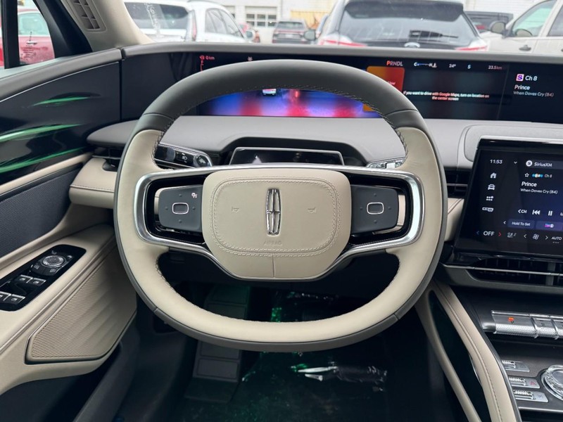 Lincoln Nautilus Vehicle Full-screen Gallery Image 10