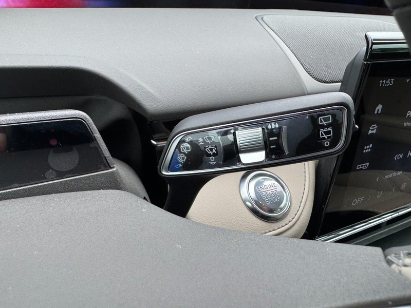 Lincoln Nautilus Vehicle Full-screen Gallery Image 20