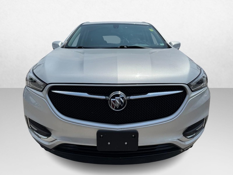 Buick Enclave Vehicle Full-screen Gallery Image 02
