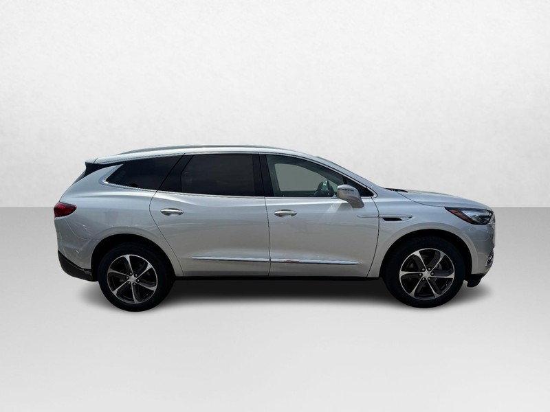 Buick Enclave Vehicle Full-screen Gallery Image 04