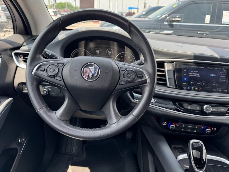 Buick Enclave Vehicle Full-screen Gallery Image 10