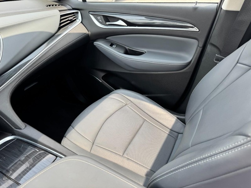 Buick Enclave Vehicle Full-screen Gallery Image 11