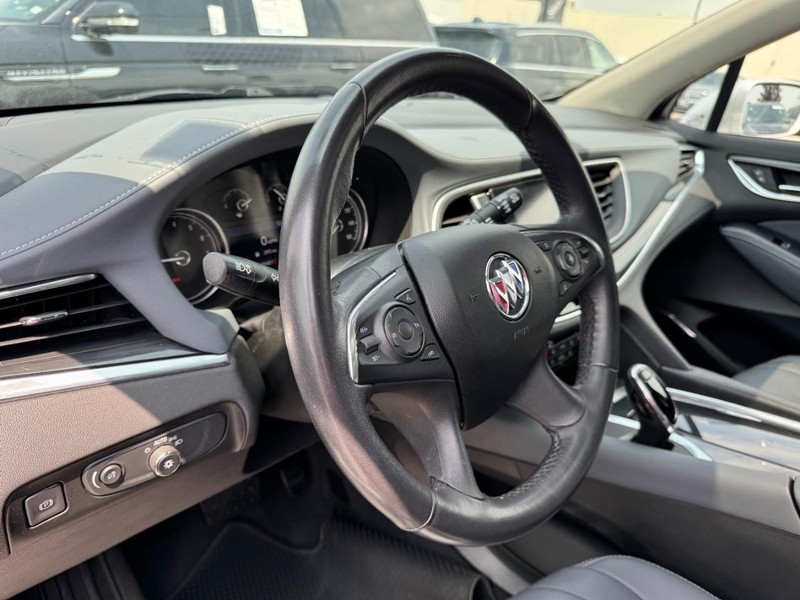 Buick Enclave Vehicle Full-screen Gallery Image 15