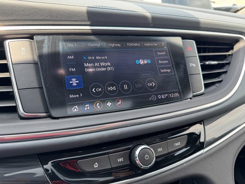 Buick Enclave Vehicle Full-screen Gallery Image 16