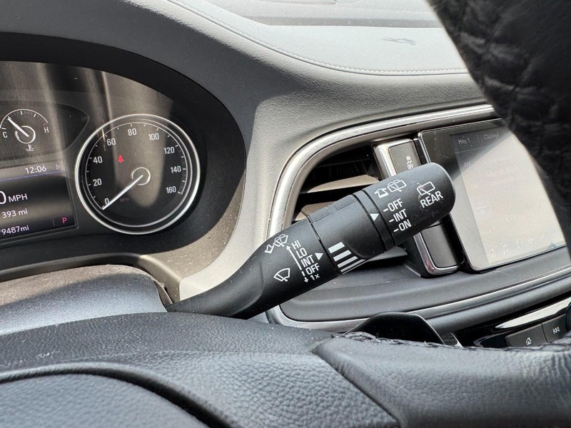 Buick Enclave Vehicle Full-screen Gallery Image 21