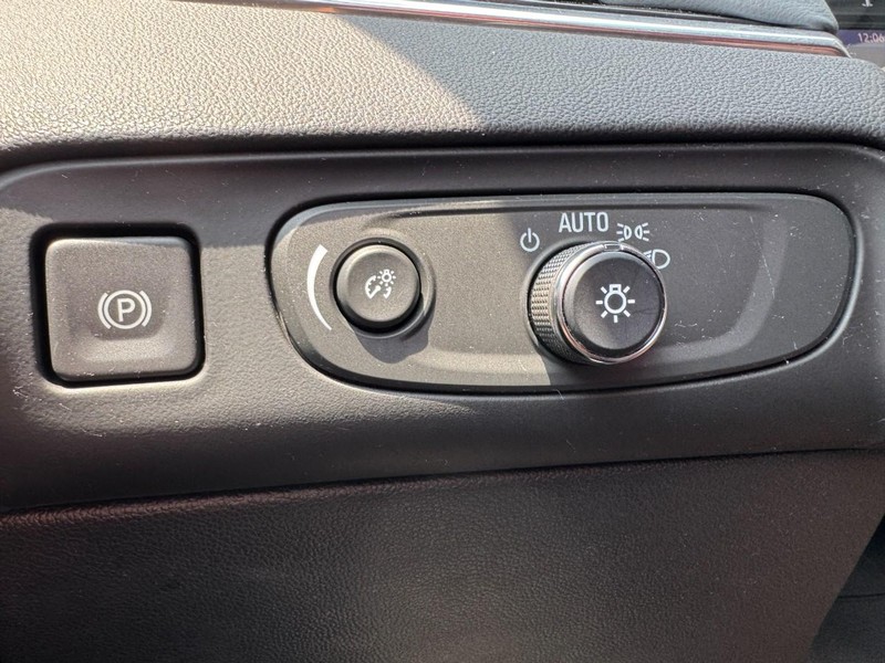 Buick Enclave Vehicle Full-screen Gallery Image 22