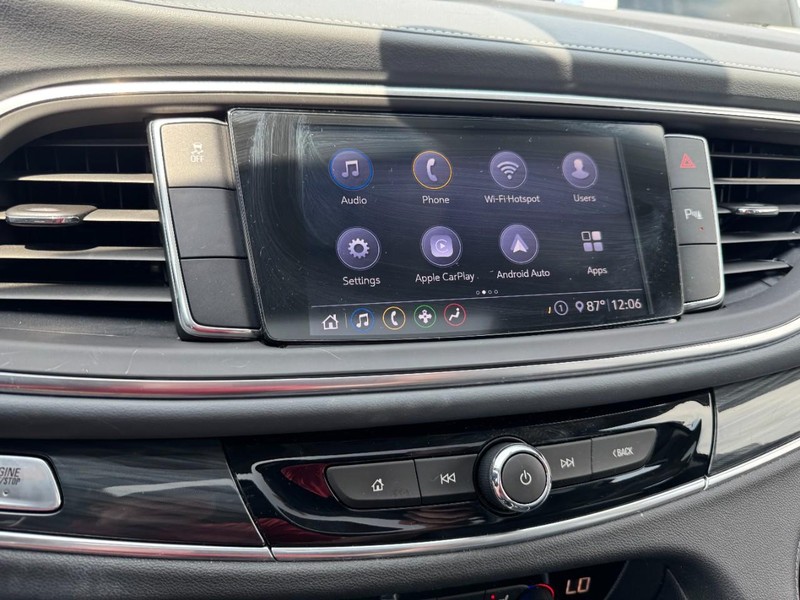 Buick Enclave Vehicle Full-screen Gallery Image 23