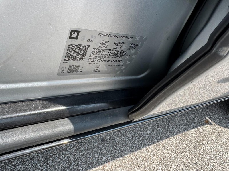 Buick Enclave Vehicle Full-screen Gallery Image 28