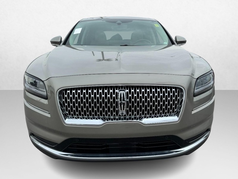 Lincoln Nautilus Vehicle Full-screen Gallery Image 02