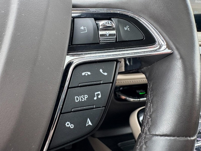 Lincoln Nautilus Vehicle Full-screen Gallery Image 19