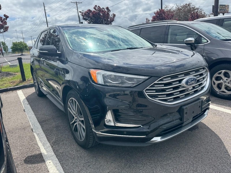 Ford Edge Vehicle Full-screen Gallery Image 03