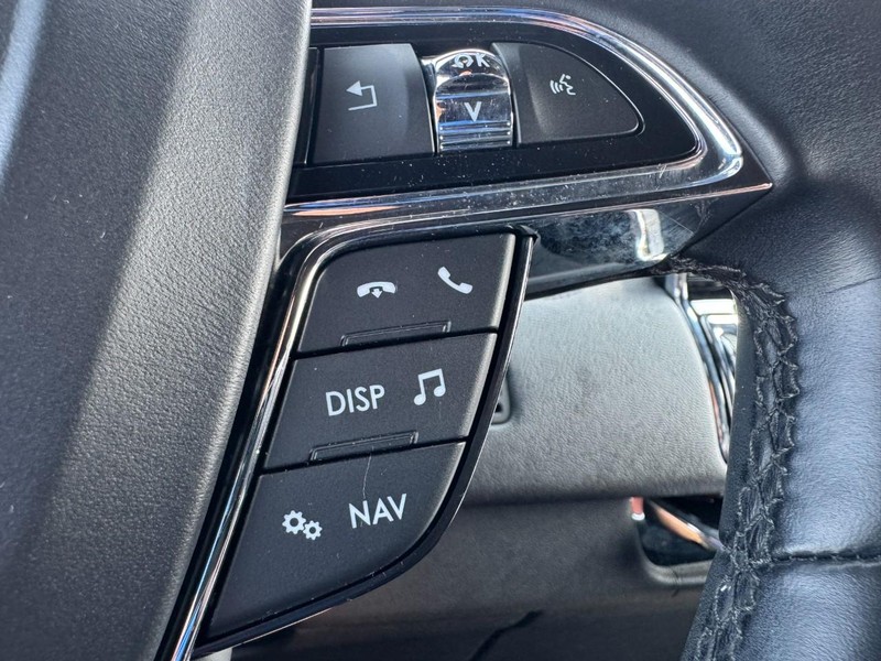 Lincoln Navigator Vehicle Full-screen Gallery Image 19