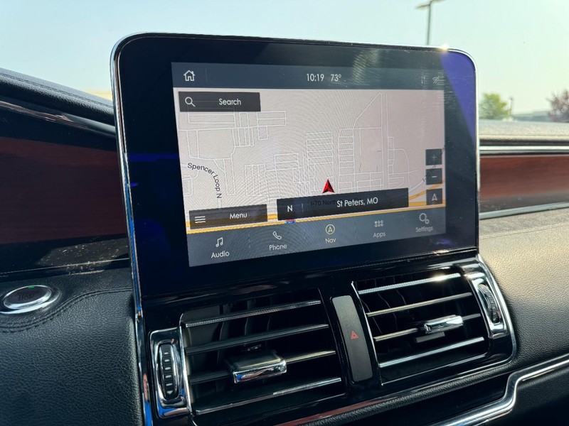 Lincoln Navigator Vehicle Full-screen Gallery Image 20