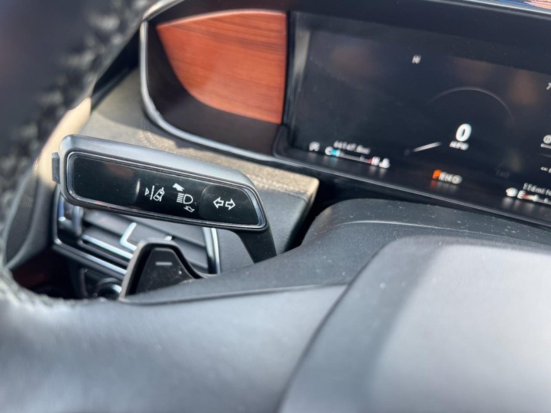 Lincoln Navigator Vehicle Full-screen Gallery Image 22