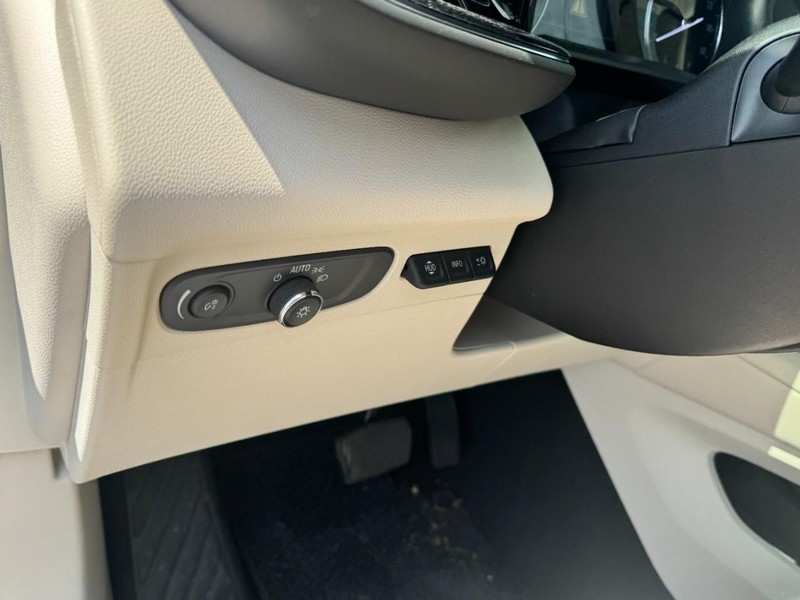 Buick Envision Vehicle Full-screen Gallery Image 14