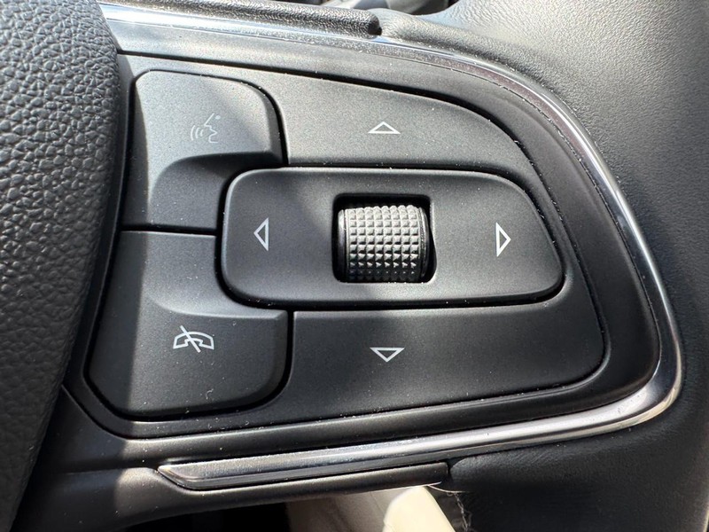 Buick Envision Vehicle Full-screen Gallery Image 19