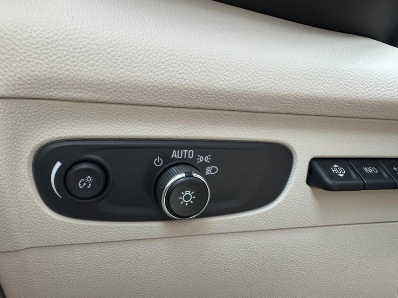 Buick Envision Vehicle Full-screen Gallery Image 22