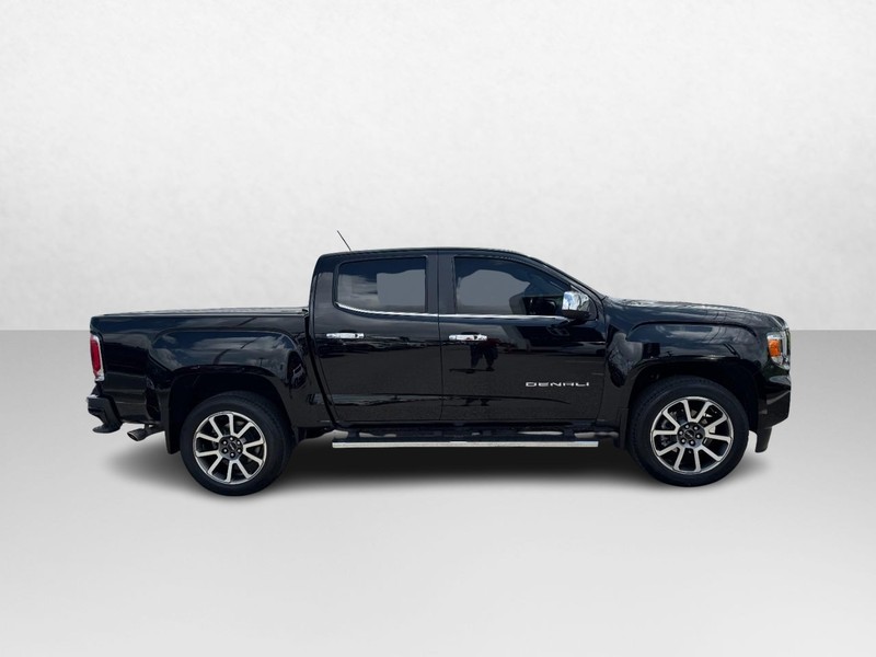 GMC Canyon Vehicle Full-screen Gallery Image 04