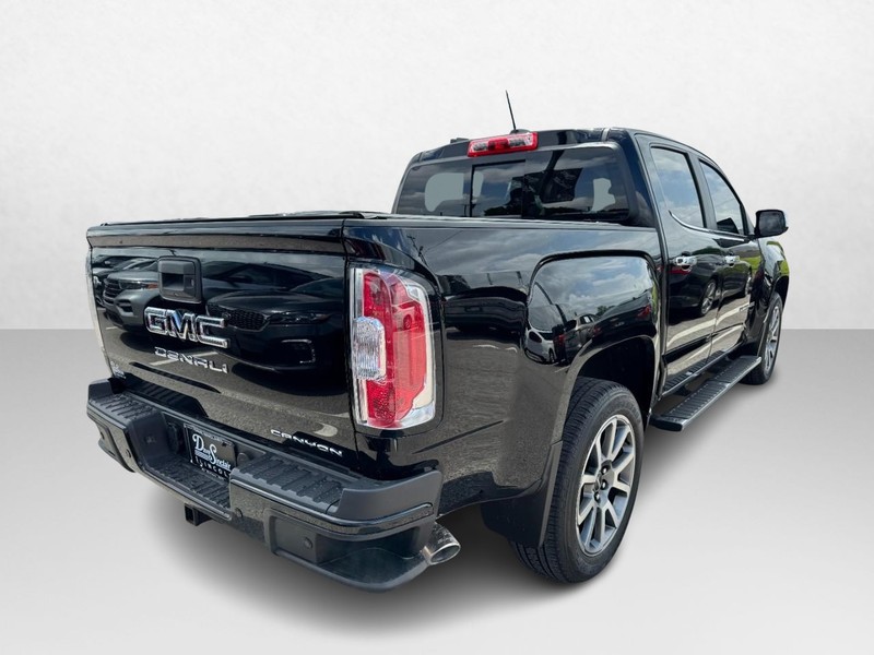 GMC Canyon Vehicle Full-screen Gallery Image 06