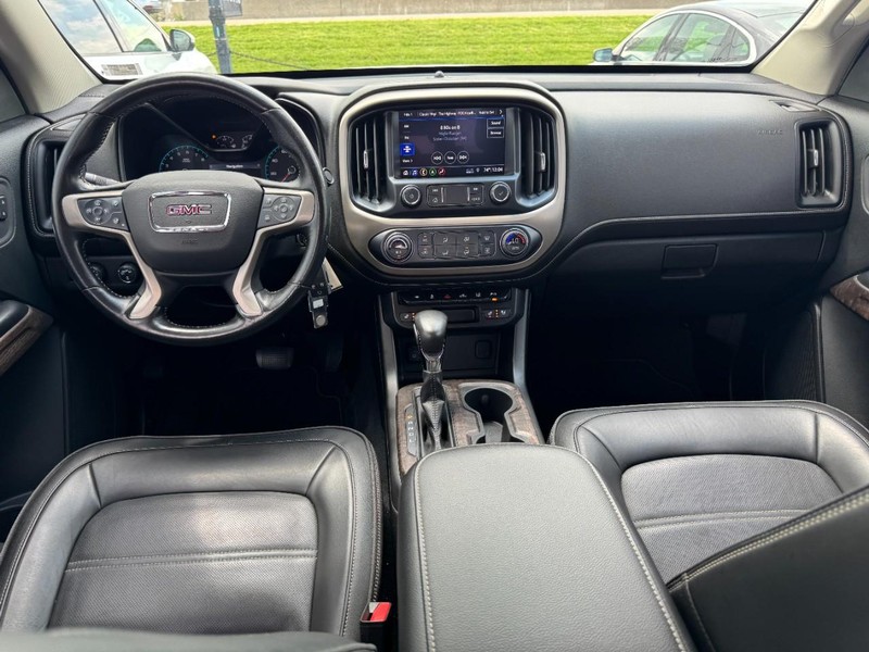 GMC Canyon Vehicle Full-screen Gallery Image 09