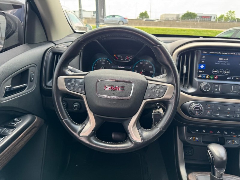 GMC Canyon Vehicle Full-screen Gallery Image 10