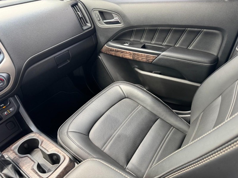 GMC Canyon Vehicle Full-screen Gallery Image 11