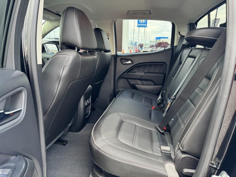 GMC Canyon Vehicle Full-screen Gallery Image 12