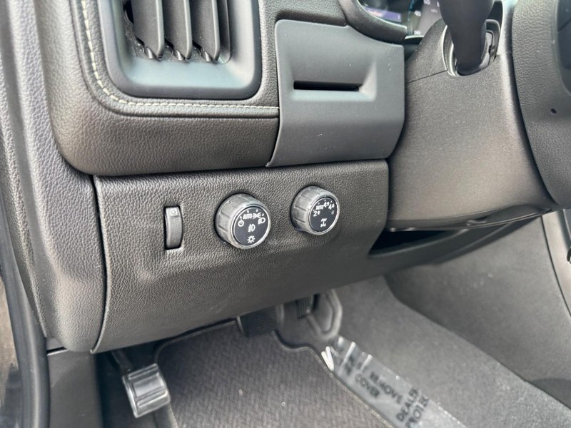 GMC Canyon Vehicle Full-screen Gallery Image 14