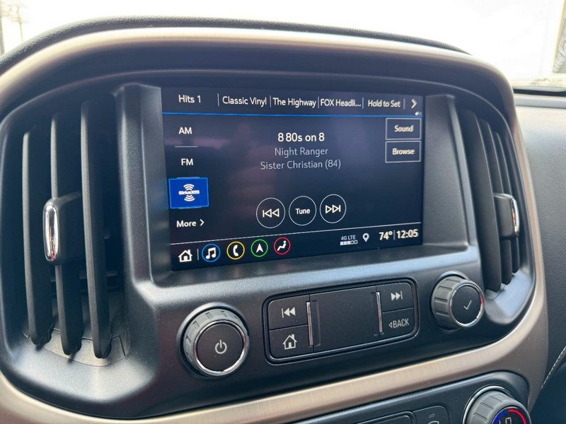 GMC Canyon Vehicle Full-screen Gallery Image 16
