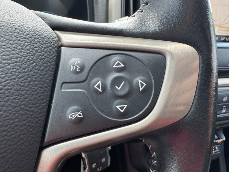 GMC Canyon Vehicle Full-screen Gallery Image 19