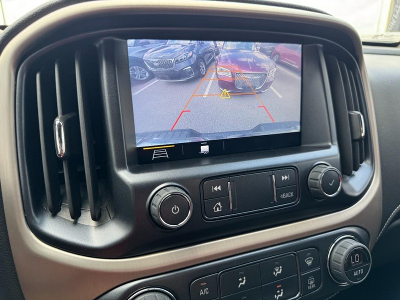GMC Canyon Vehicle Full-screen Gallery Image 24