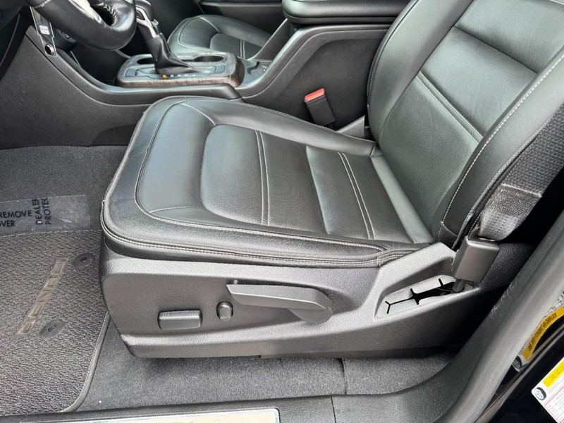 GMC Canyon Vehicle Full-screen Gallery Image 26