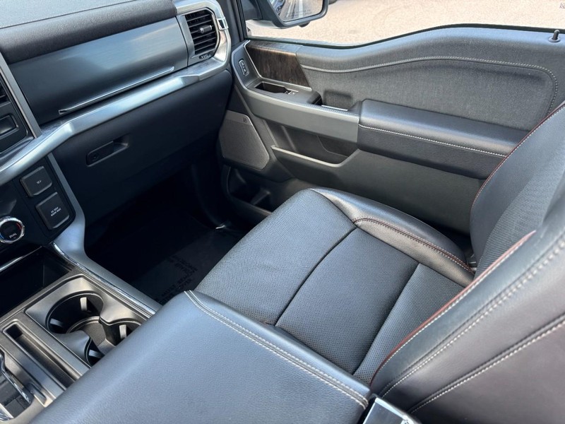 Ford F-150 Vehicle Full-screen Gallery Image 11
