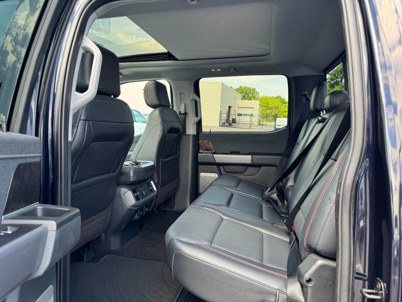 Ford F-150 Vehicle Full-screen Gallery Image 12