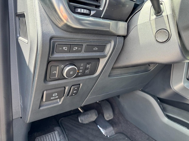 Ford F-150 Vehicle Full-screen Gallery Image 14