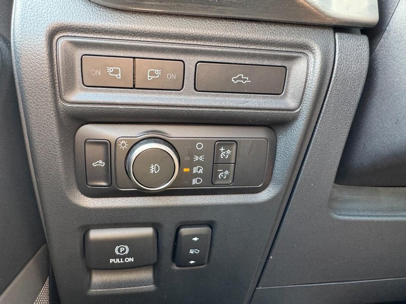 Ford F-150 Vehicle Full-screen Gallery Image 22