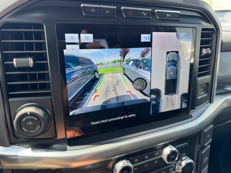 Ford F-150 Vehicle Full-screen Gallery Image 24